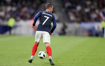 HK体育精华-三过球门而不入！努涅斯新境界