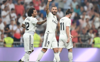 HK体育精华-本怀特头球冲顶破网